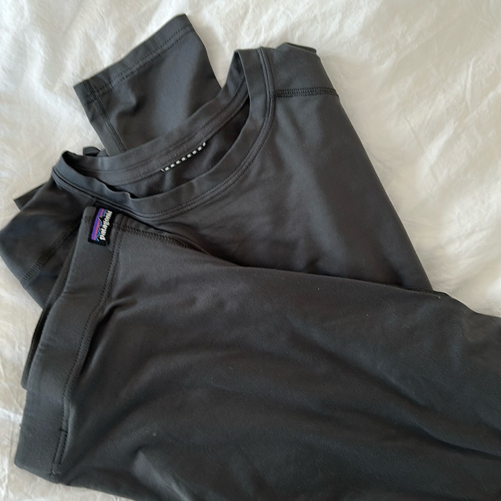 Patagonia Boys’ Capilene Midweight Base layer Set in Slate. Boys XXL (16-18)